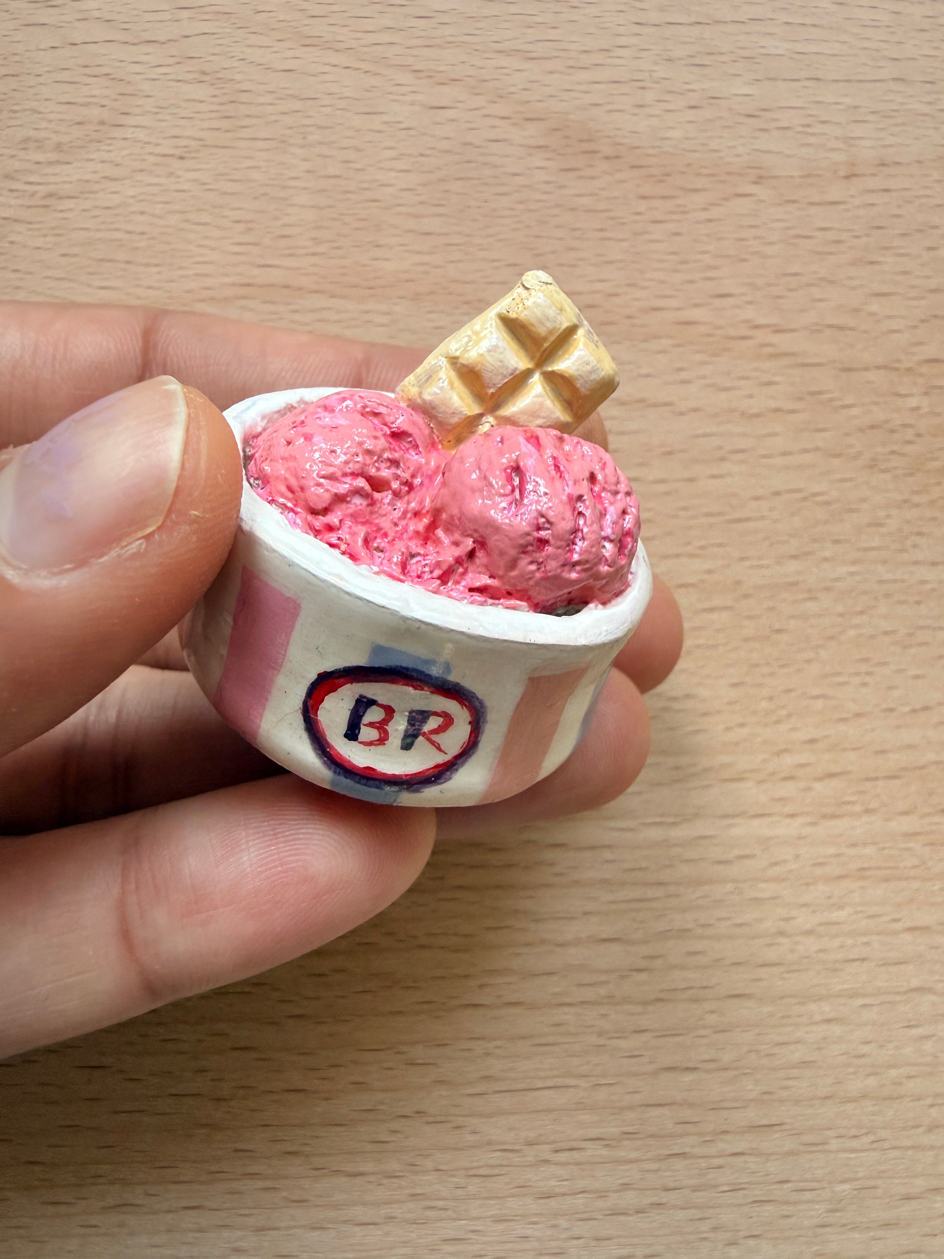 Baskin robin ice cream tub